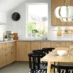 l-shaped-kitchen-with-breakfast-table