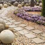 garden-pebbles-decoration