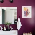 dramatic-wall-paint-small-bathrooms