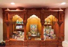 In which direction should we keep Mandir at home