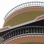 curved-steel-balcony-railing-design