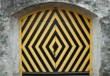 main iron gate colour combination