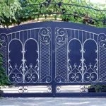 royal-blue-main-iron-gate-colour-combination