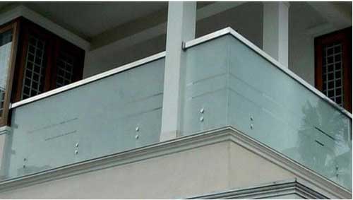 Steel balcony railing with glass