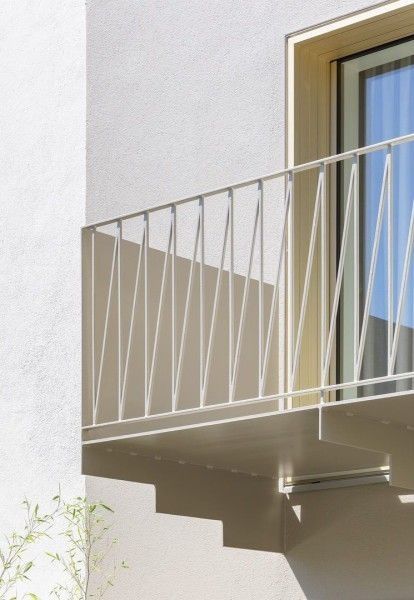 zigzag steel railing balcony design