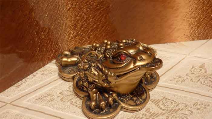 Feng shui items: Three legged frog