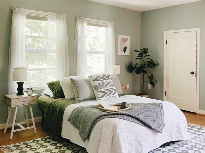 Green Two Colour Combination for Bedroom Walls