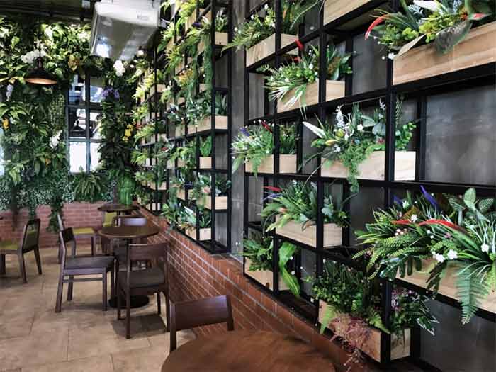 plants in the decor of your outdoor restaurant