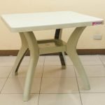 right shape of plastic dining table