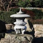 Use Lanterns and Statues in japanese garden
