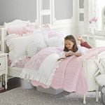Pink room thoughts for young ladies