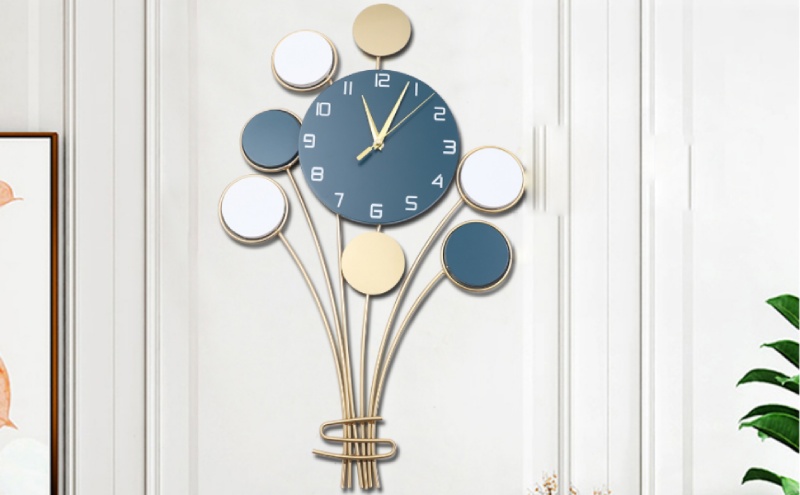Balloon-bouquet-design-metal-wall-clock