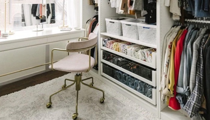 Closet Offices: Turning the Common into the Useful