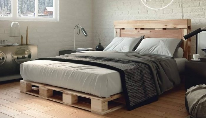 Palette Bed with Built-in Storage: 