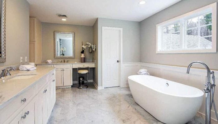 Wainscoting Bathroom: Choosing the Right Materials and Finishes