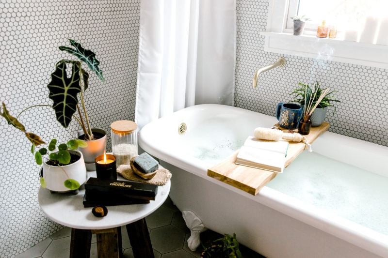 Bathing essentials for a spa feel at home